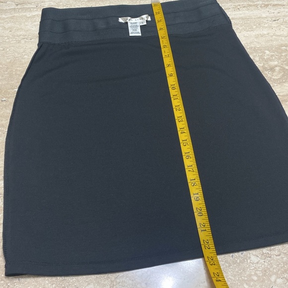 Max Studio Pencil Skirt, Excellent Condition, no flaws, measurements in photos - Picture 11 of 12